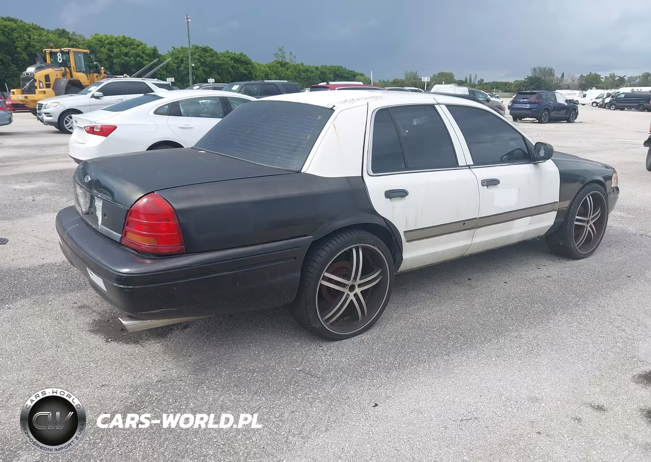 2007 Ford Crown Victoria VIN:2FAHP71W97X123596 - 4