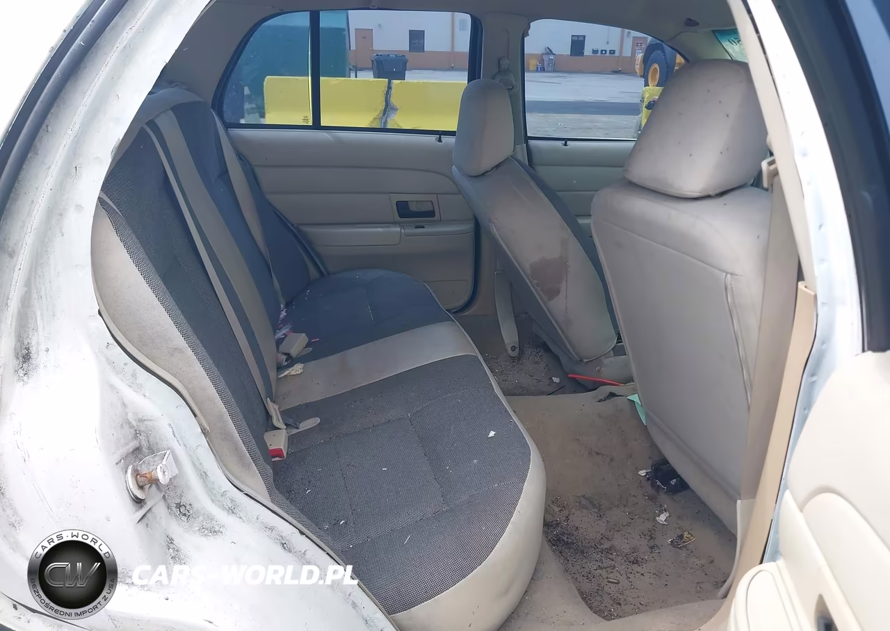 2007 Ford Crown Victoria VIN:2FAHP71W97X123596 - 8