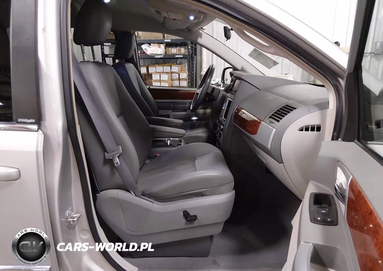 2009 Chrysler Town & Country Touring VIN:2A8HR541X9R529296 - 5