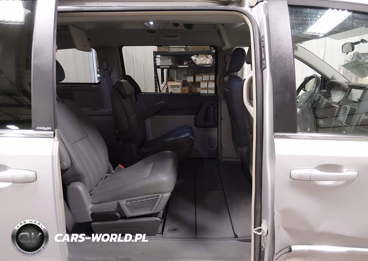 2009 Chrysler Town & Country Touring VIN:2A8HR541X9R529296 - 8