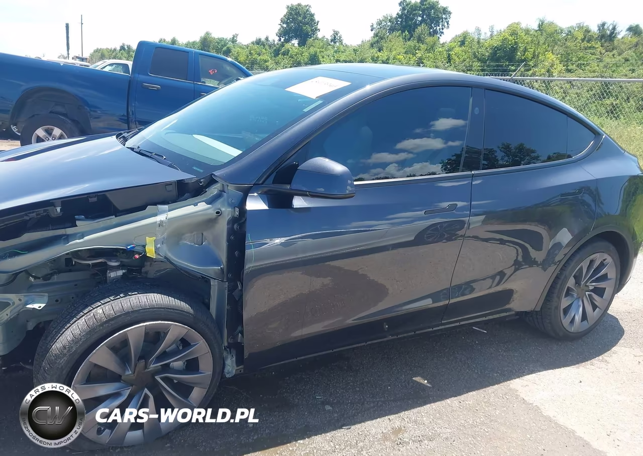 2026 Tesla Model Y All-Wheel Drive-Long Range Launch Series-Premium All-Wheel Drive VIN:7SAYGDEE6TA730642 - 15