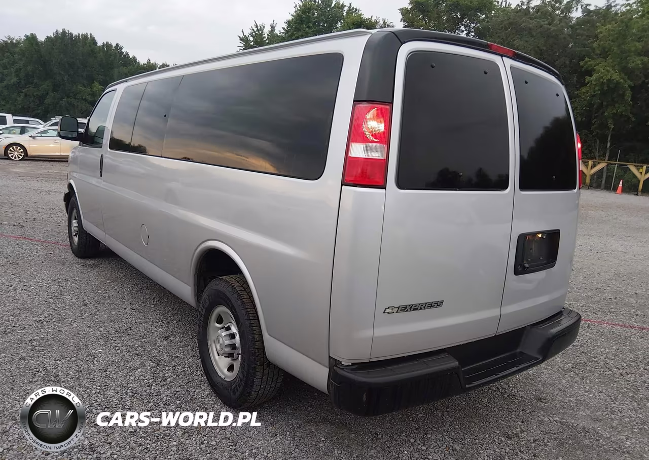 2020 Chevrolet Express Passenger Rwd 3500 Extended Wheelbase Ls VIN:1GAZGNFP2L1252103 - 3
