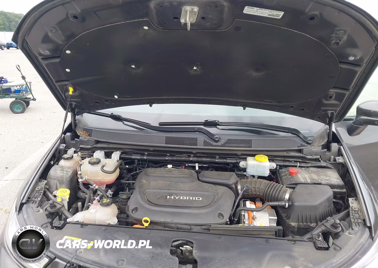 2021 Chrysler Pacifica Hybrid Limited VIN:2C4RC1S7XMR535623 - 10