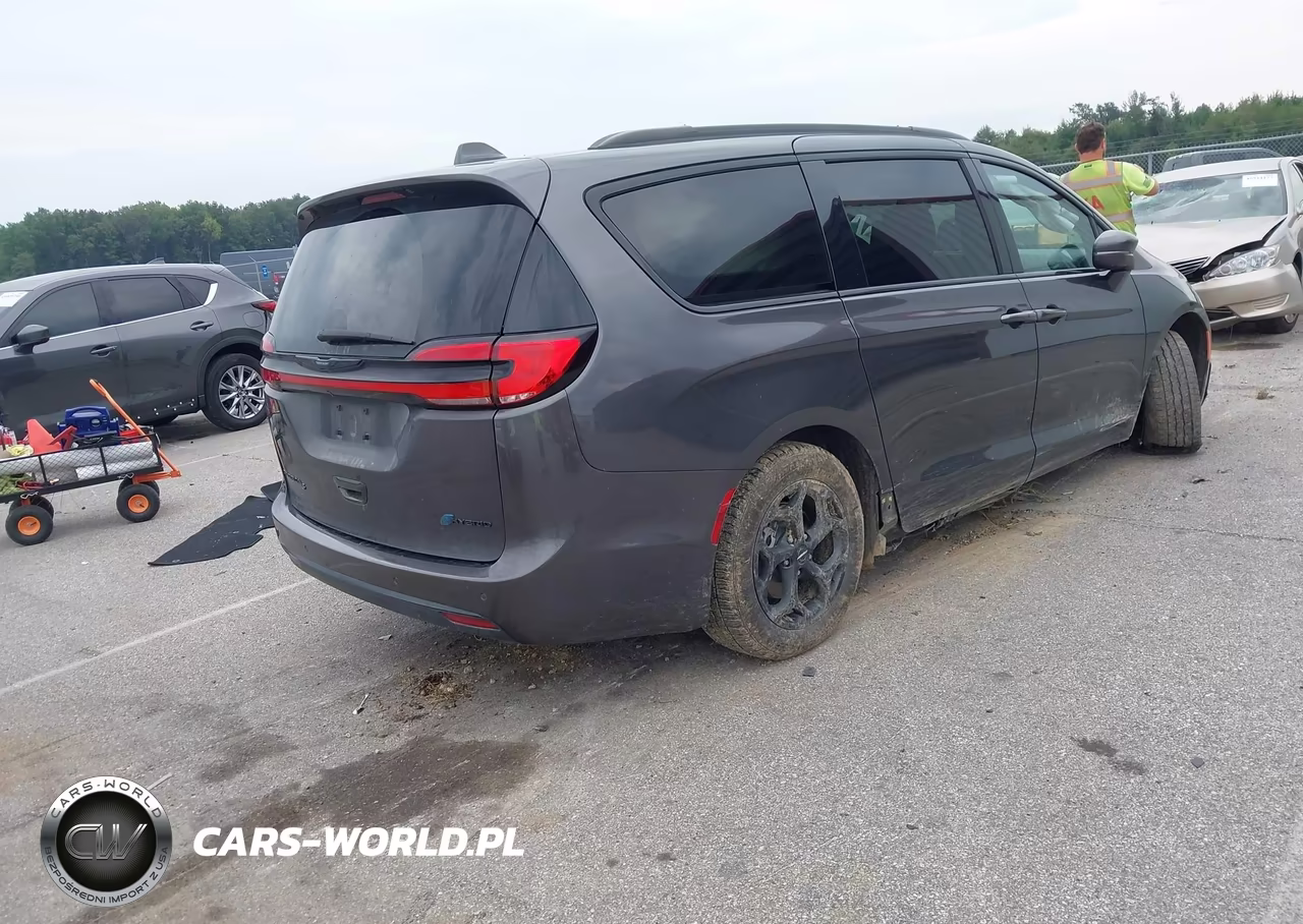 2021 Chrysler Pacifica Hybrid Limited VIN:2C4RC1S7XMR535623 - 4