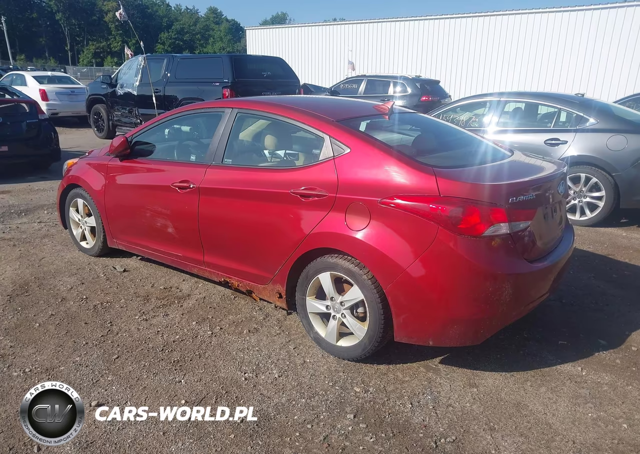 2013 Hyundai Elantra Gls VIN:5NPDH4AE4DH320913 - 3
