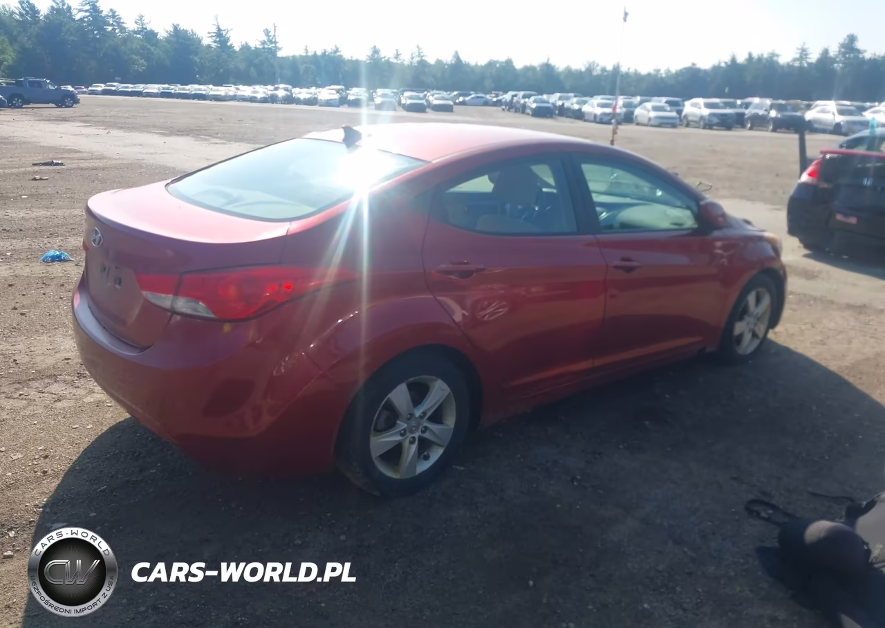 2013 Hyundai Elantra Gls VIN:5NPDH4AE4DH320913 - 4