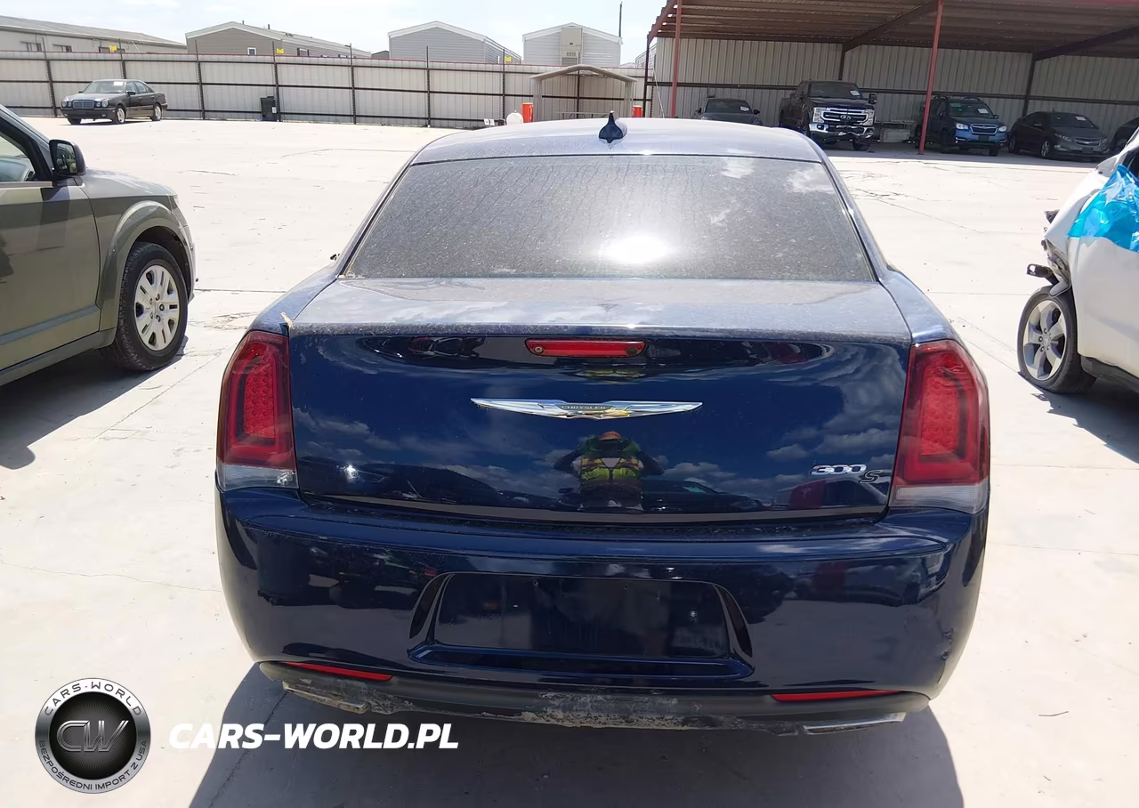 2016 Chrysler 300 300S VIN:2C3CCABG1GH269915 - 16