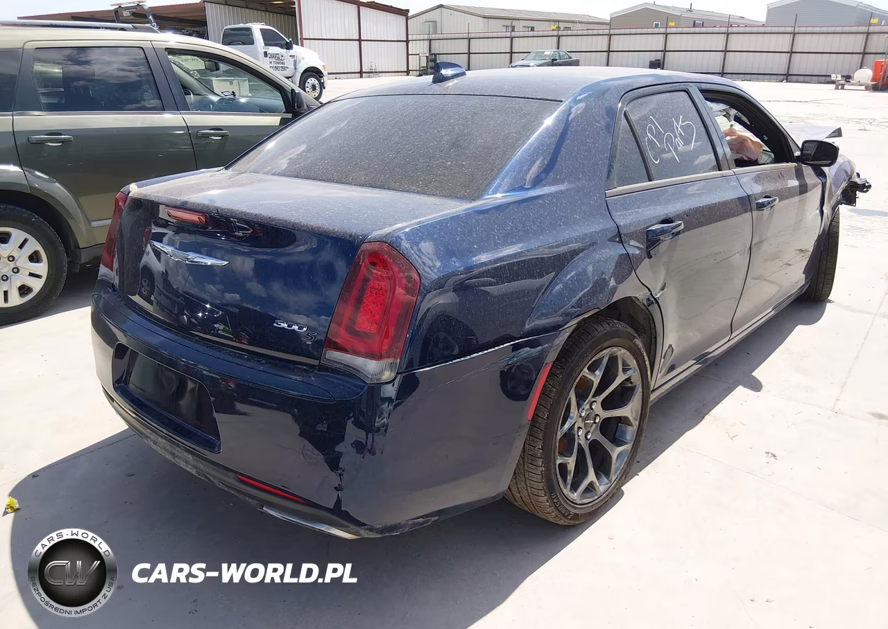 2016 Chrysler 300 300S VIN:2C3CCABG1GH269915 - 4