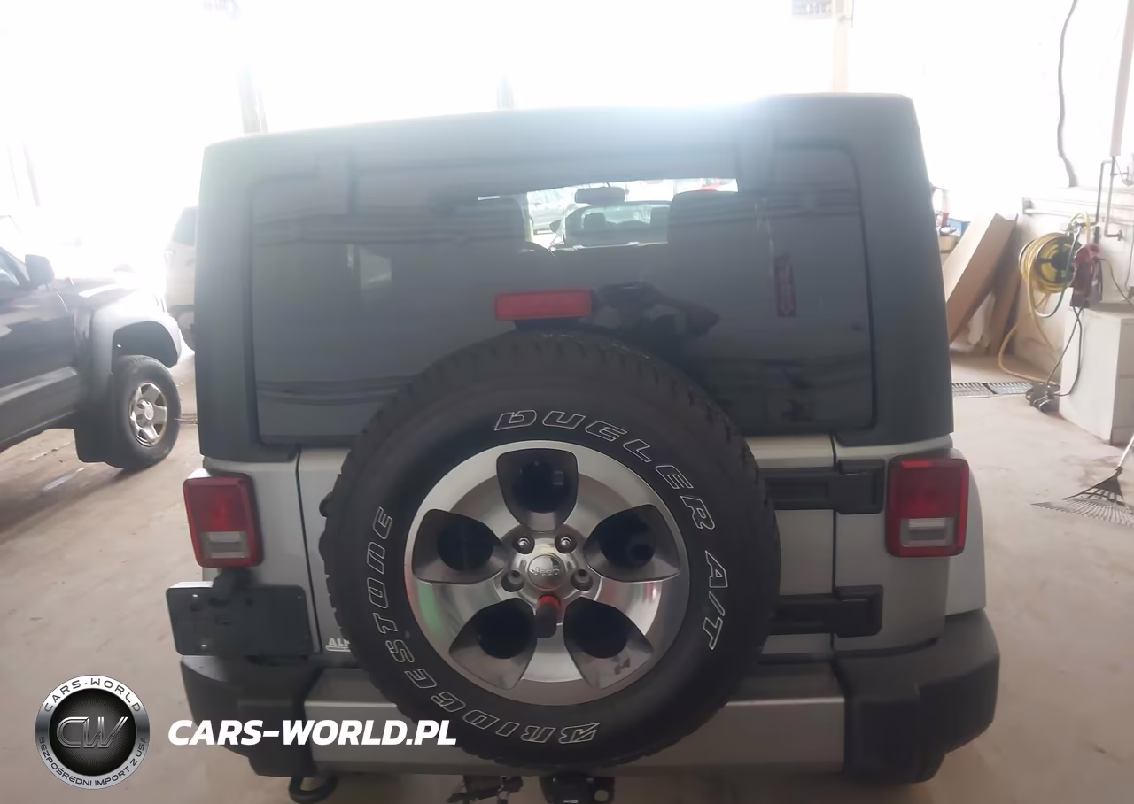 2016 Jeep Wrangler Unlimited Sahara VIN:1C4BJWEG4GL289746 - 16