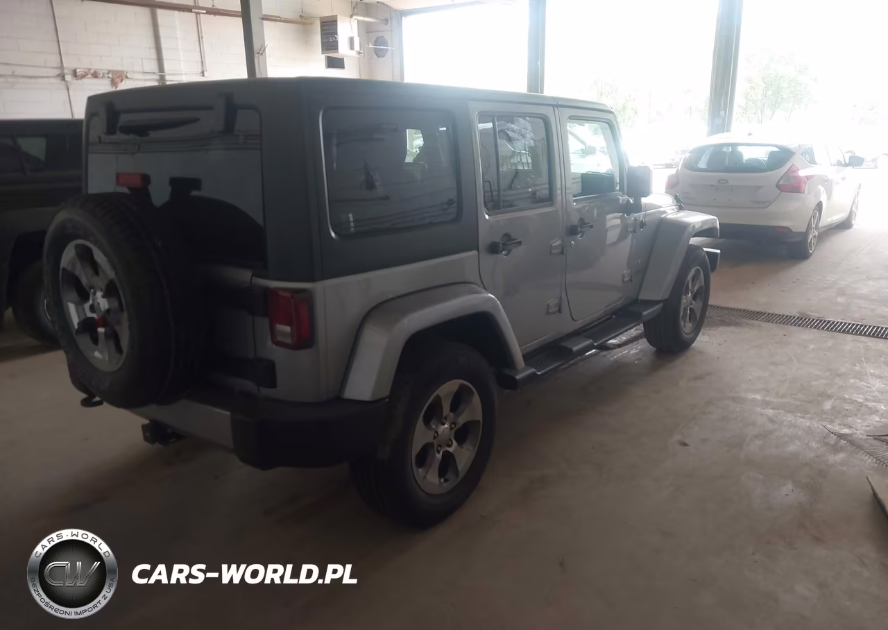 2016 Jeep Wrangler Unlimited Sahara VIN:1C4BJWEG4GL289746 - 4