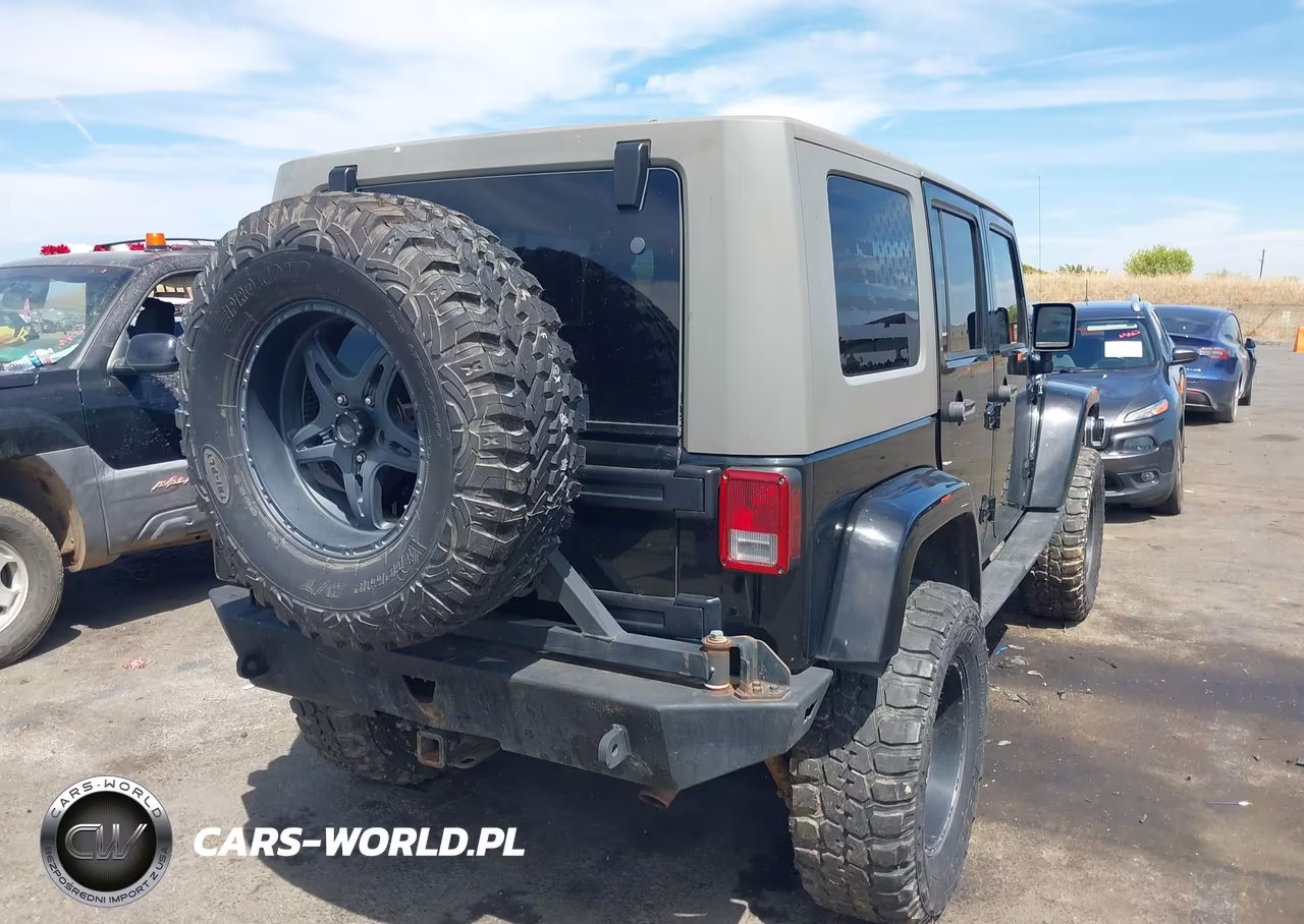 2007 Jeep Wrangler Unlimited Sahara VIN:1J8GA59137L216852 - 4