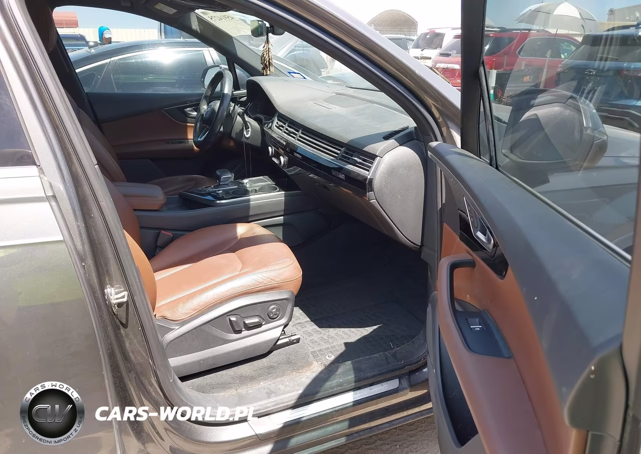 2018 Audi Q7 3.0T Premium VIN:WA1VAAF73JD039084 - 5