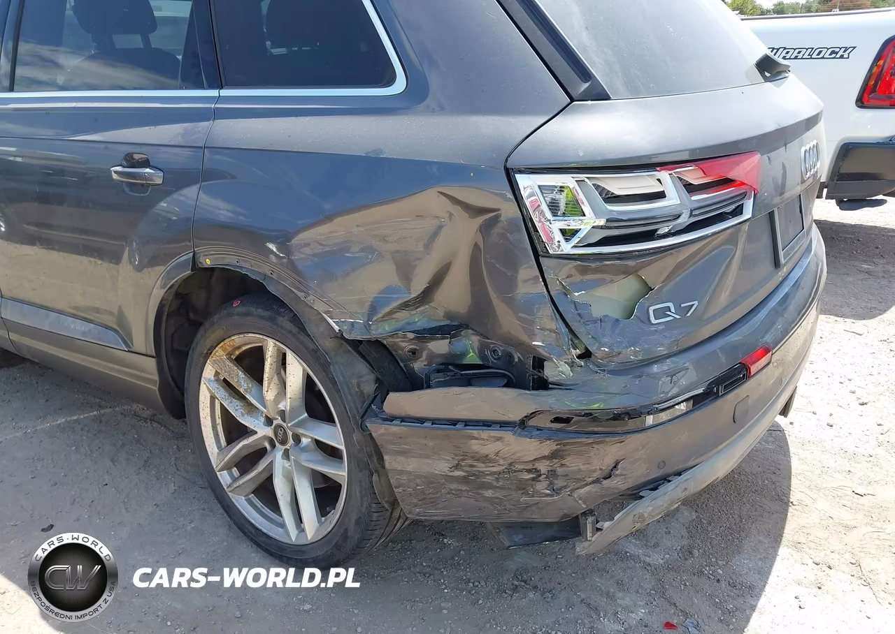 2018 Audi Q7 3.0T Premium VIN:WA1VAAF73JD039084 - 6