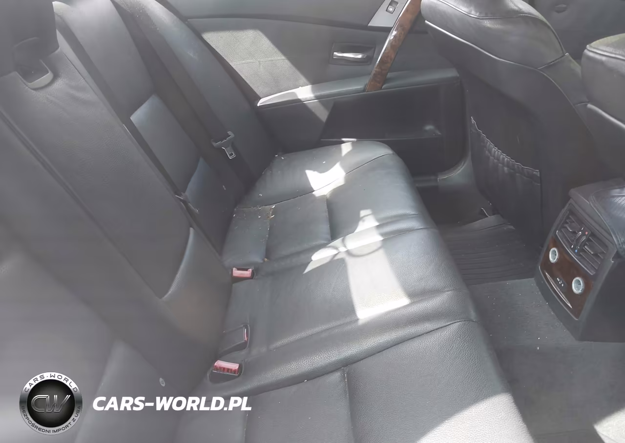 2007 BMW 525Xi VIN:WBANF33547CW70993 - 8