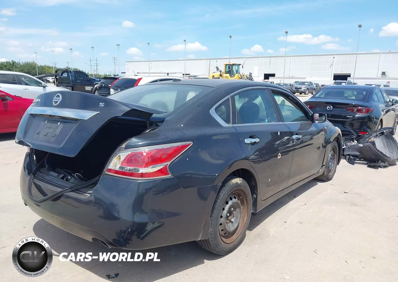 2015 Nissan Altima 2.5 S VIN:1N4AL3AP9FN863695 - 4