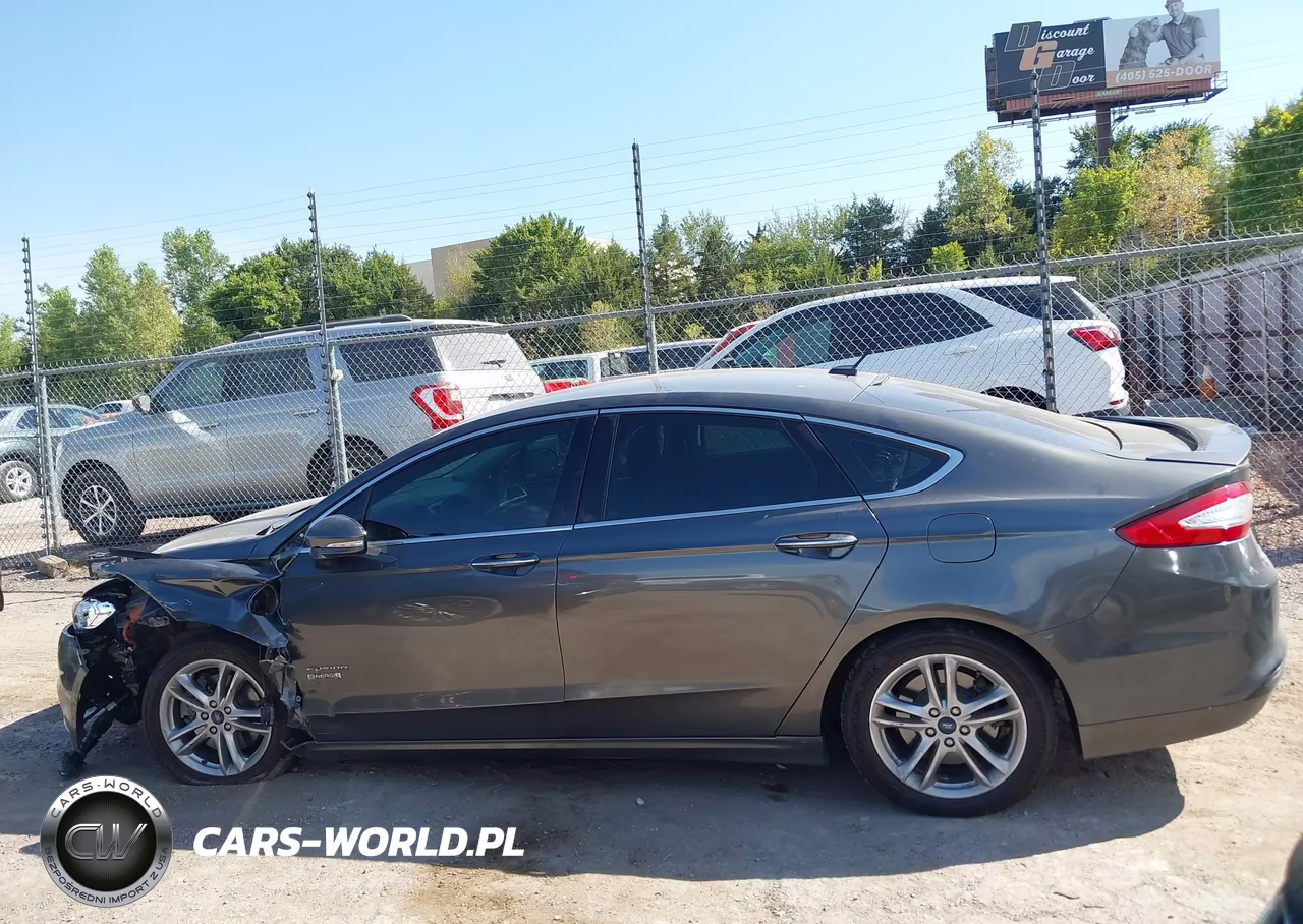 2016 Ford Fusion Energi Titanium VIN:3FA6P0SU5GR115117 - 14