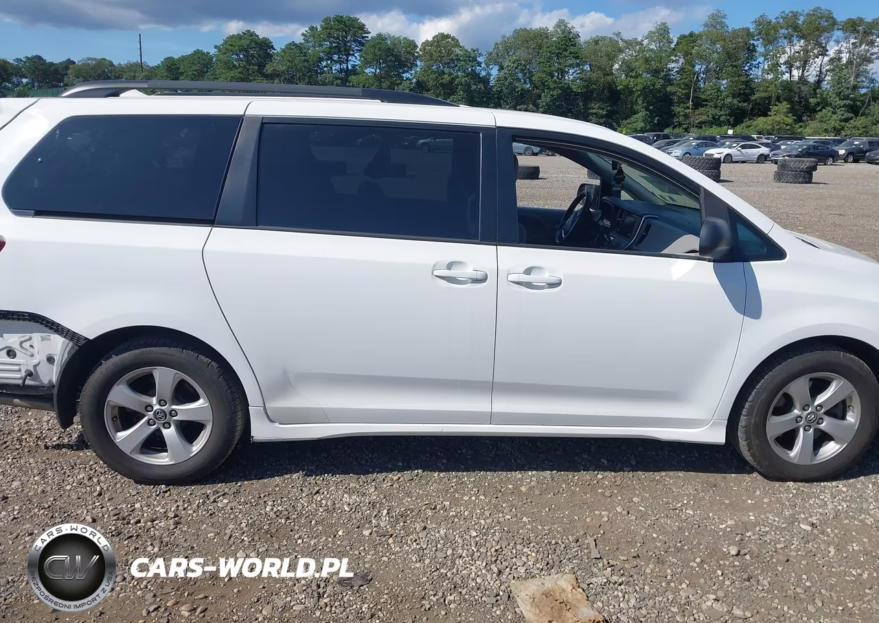2019 Toyota Sienna Le 8 Passenger VIN:5TDKZ3DC2KS994350 - 13