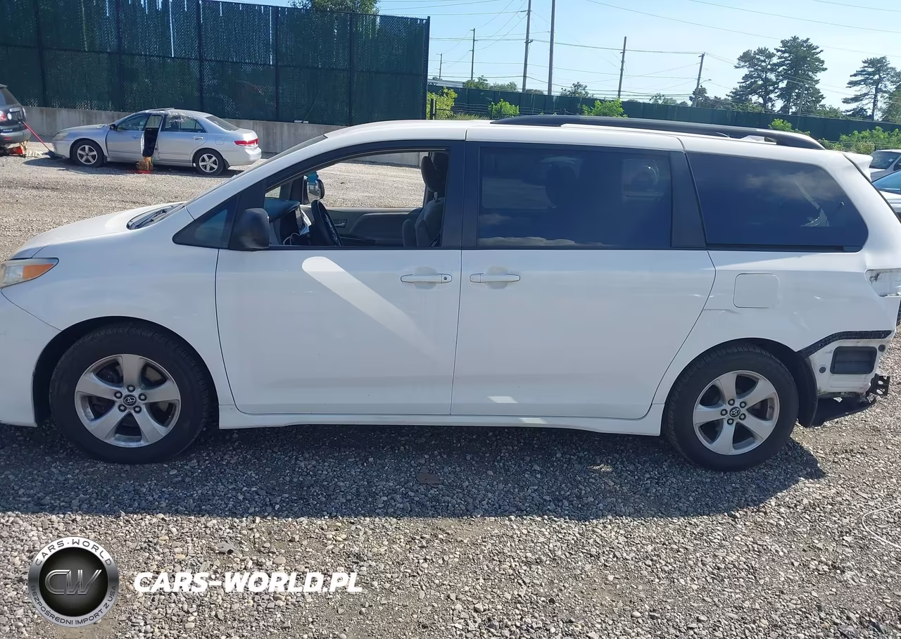 2019 Toyota Sienna Le 8 Passenger VIN:5TDKZ3DC2KS994350 - 14
