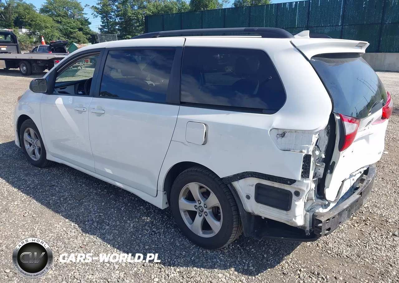 2019 Toyota Sienna Le 8 Passenger VIN:5TDKZ3DC2KS994350 - 3
