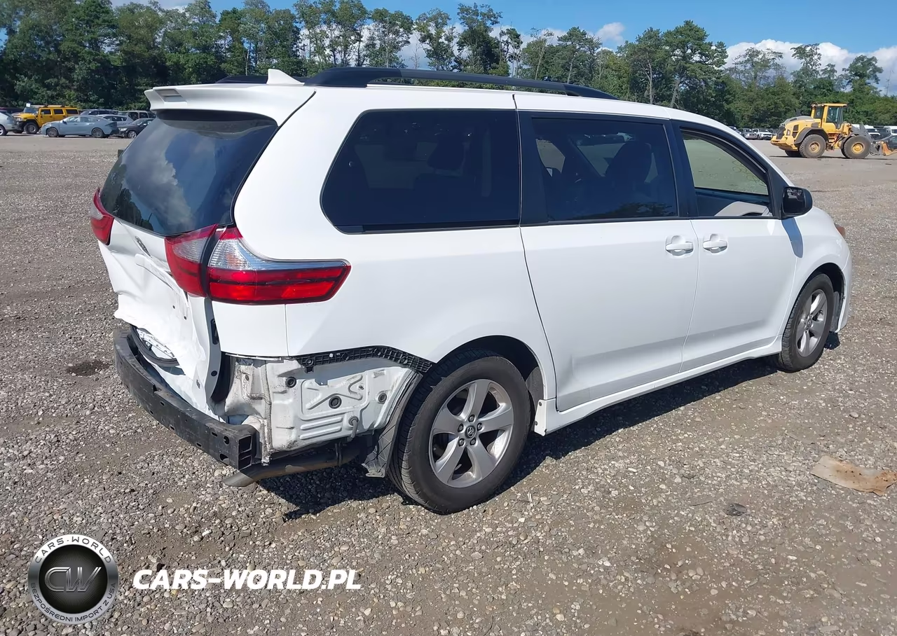 2019 Toyota Sienna Le 8 Passenger VIN:5TDKZ3DC2KS994350 - 4