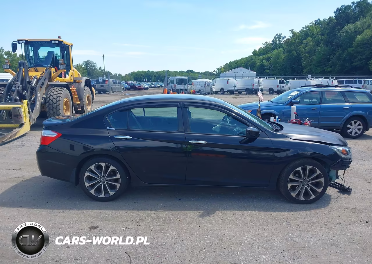 2015 Honda Accord Sport VIN:1HGCR2F57FA208592 - 13