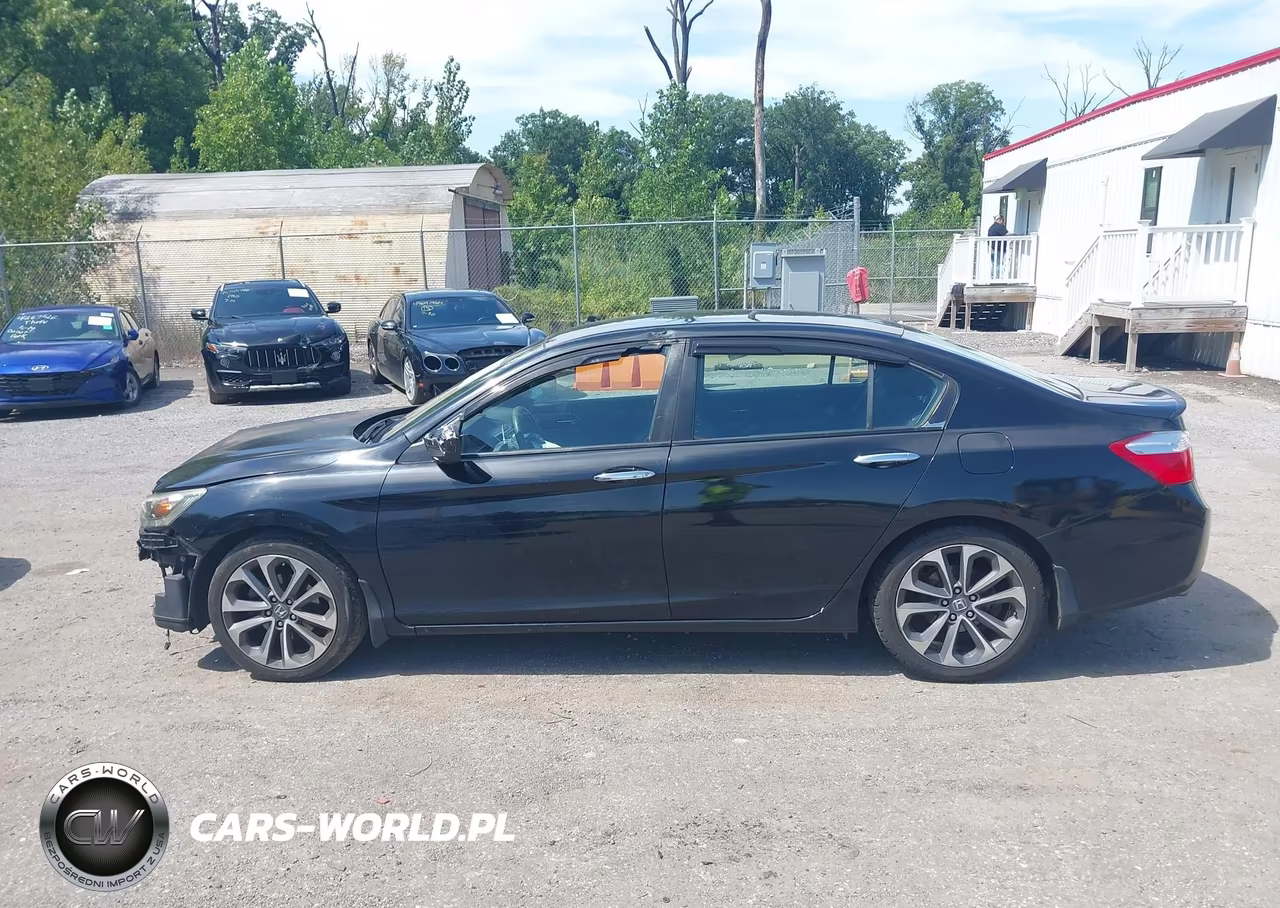 2015 Honda Accord Sport VIN:1HGCR2F57FA208592 - 14