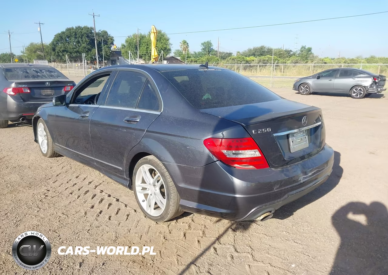 2013 Mercedes-Benz C 250 Sport VIN:WDDGF4HB7DR258548 - 3