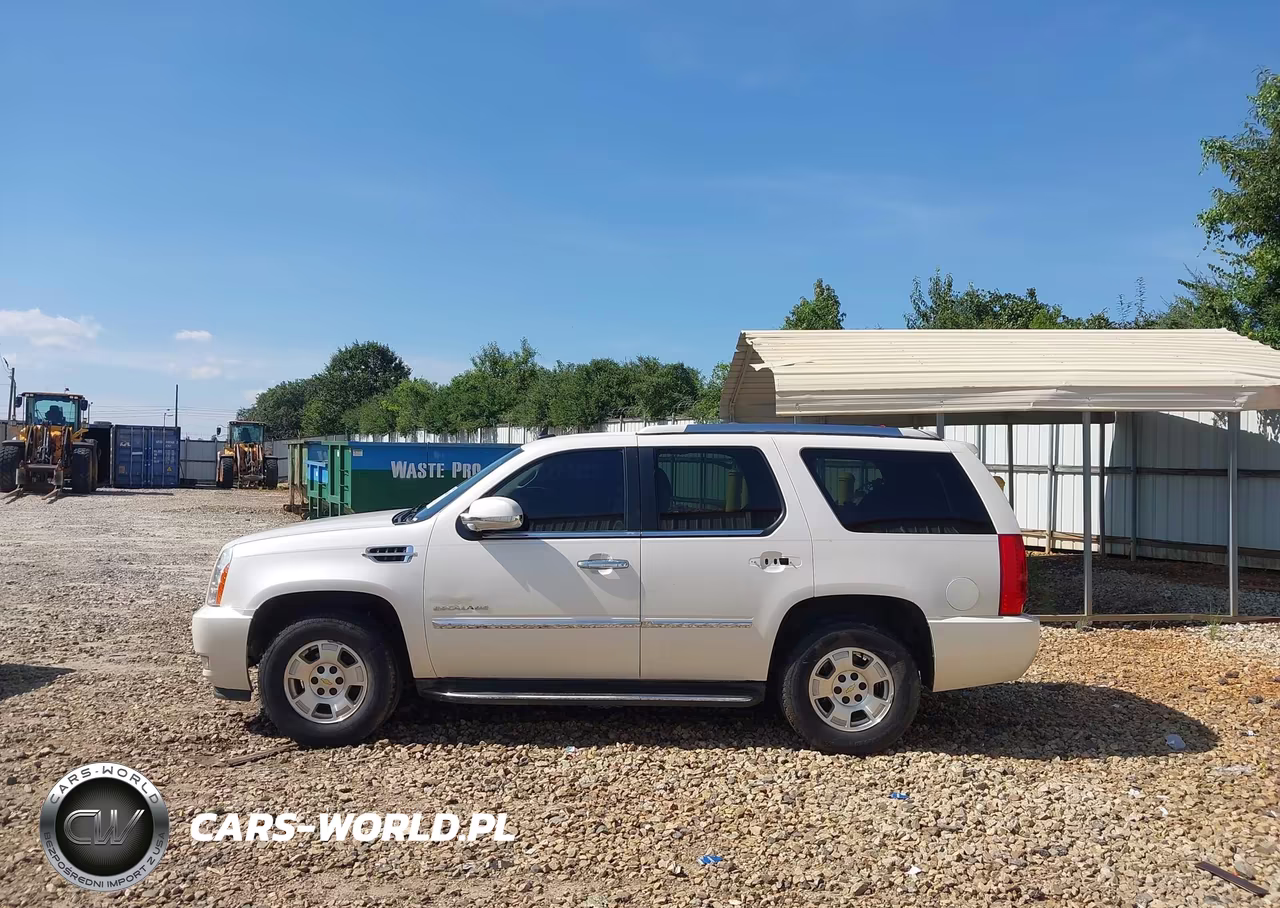 2011 Cadillac Escalade Luxury VIN:1GYS4BEF5BR152161 - 14
