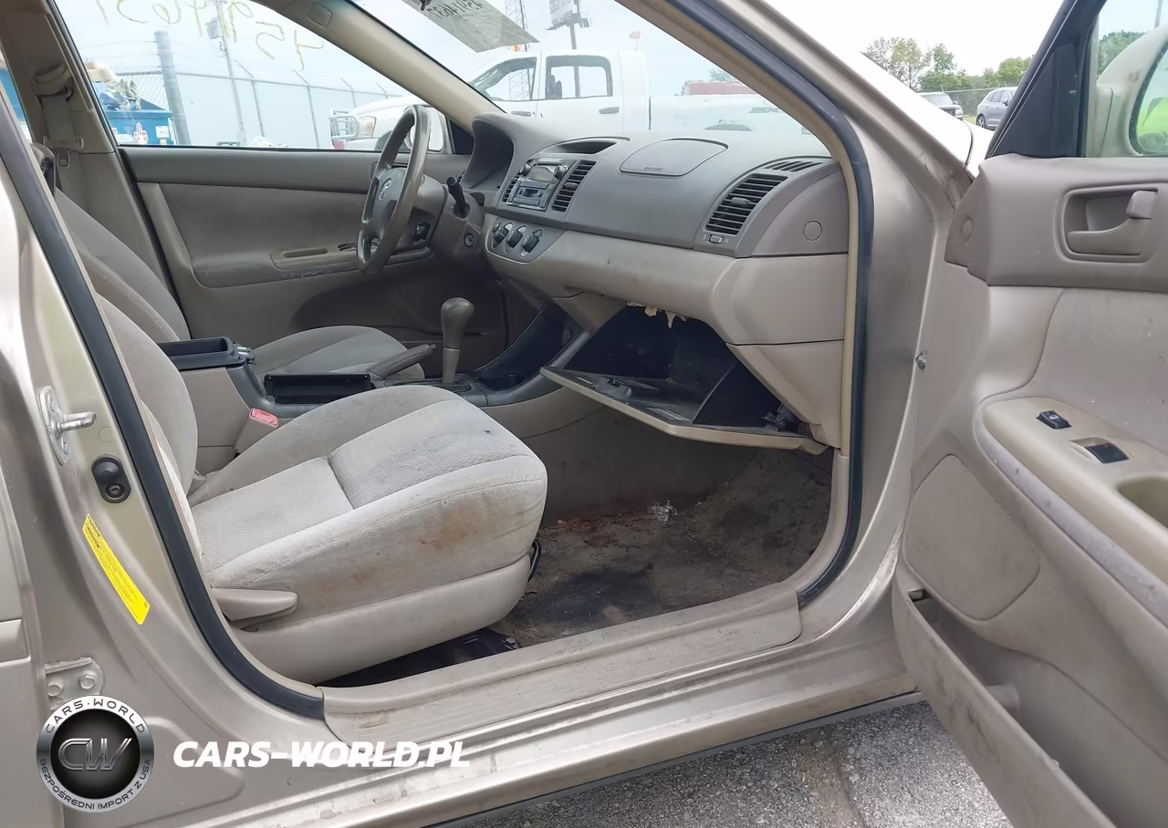 2004 Toyota Camry Le VIN:4T1BE30K14U865809 - 5