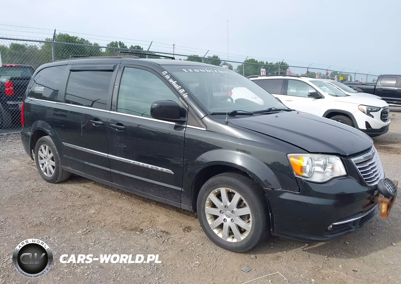 2015 Chrysler Town & Country Touring – zdjęcie 1 z 13