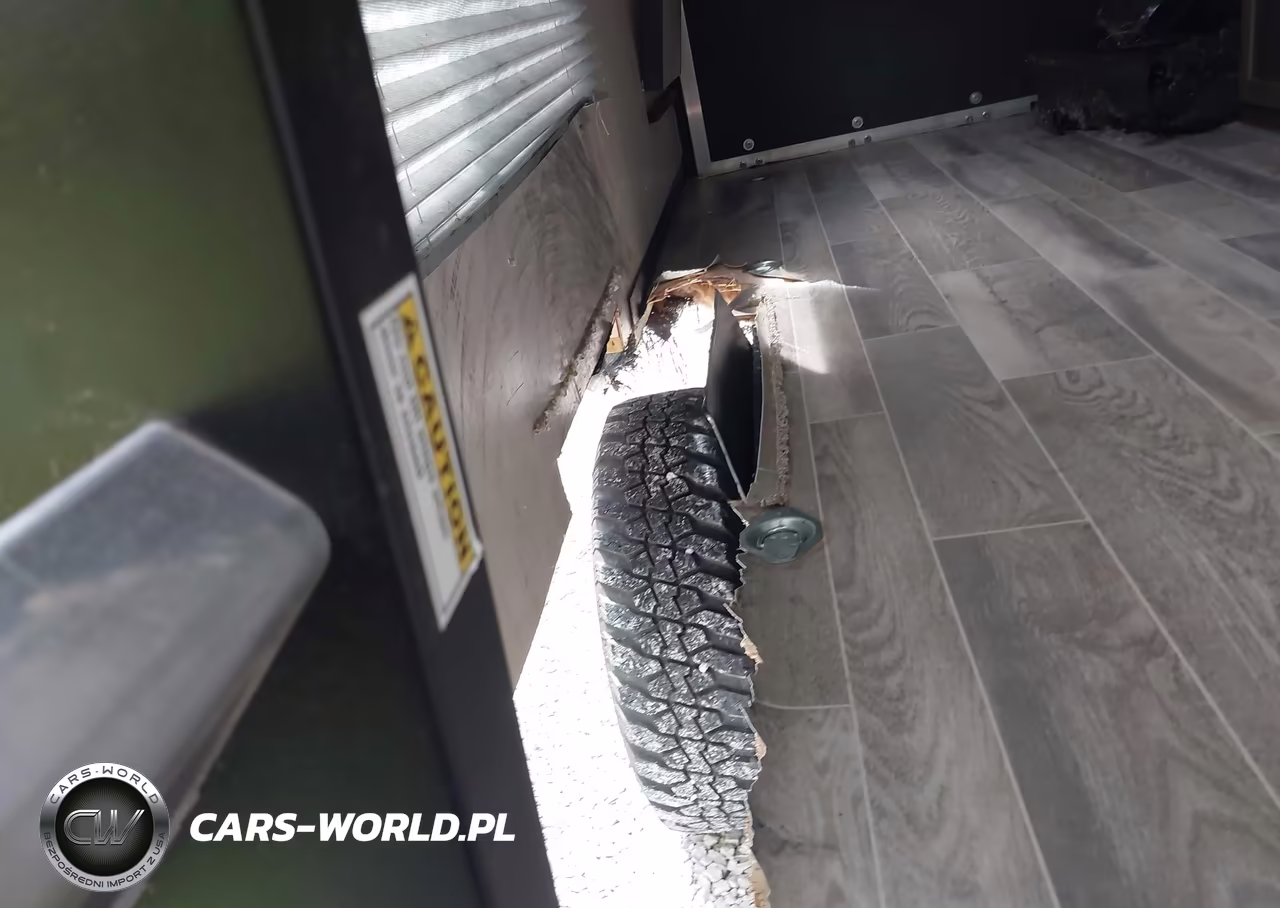 2019 Forest River Cherokee Wolf Pup 18Rjb Toyhauler Travel Trailer VIN:5ZT2CKGC5KY003085 - 14