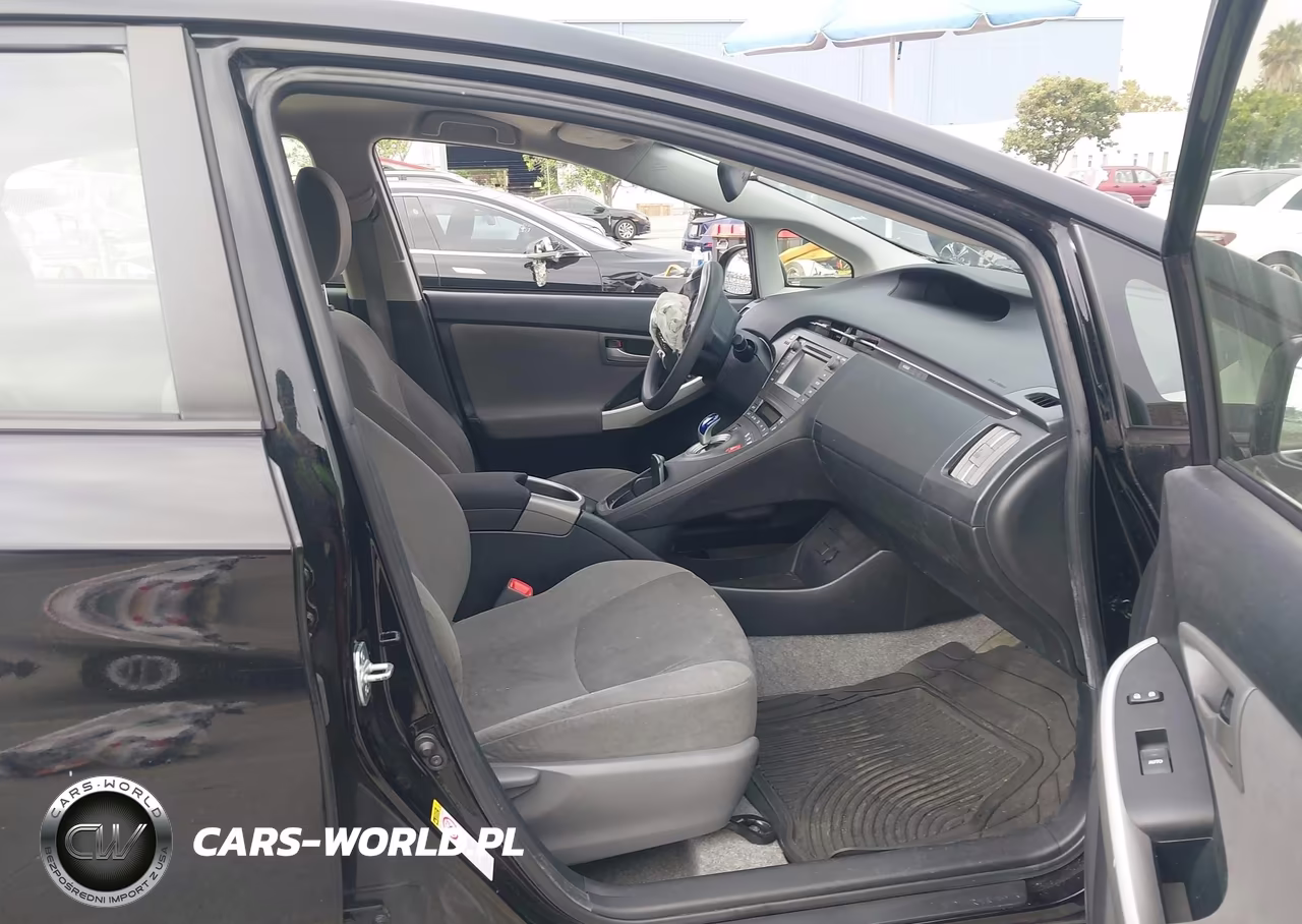 2012 Toyota Prius Two VIN:JTDKN3DU8C5389714 - 5