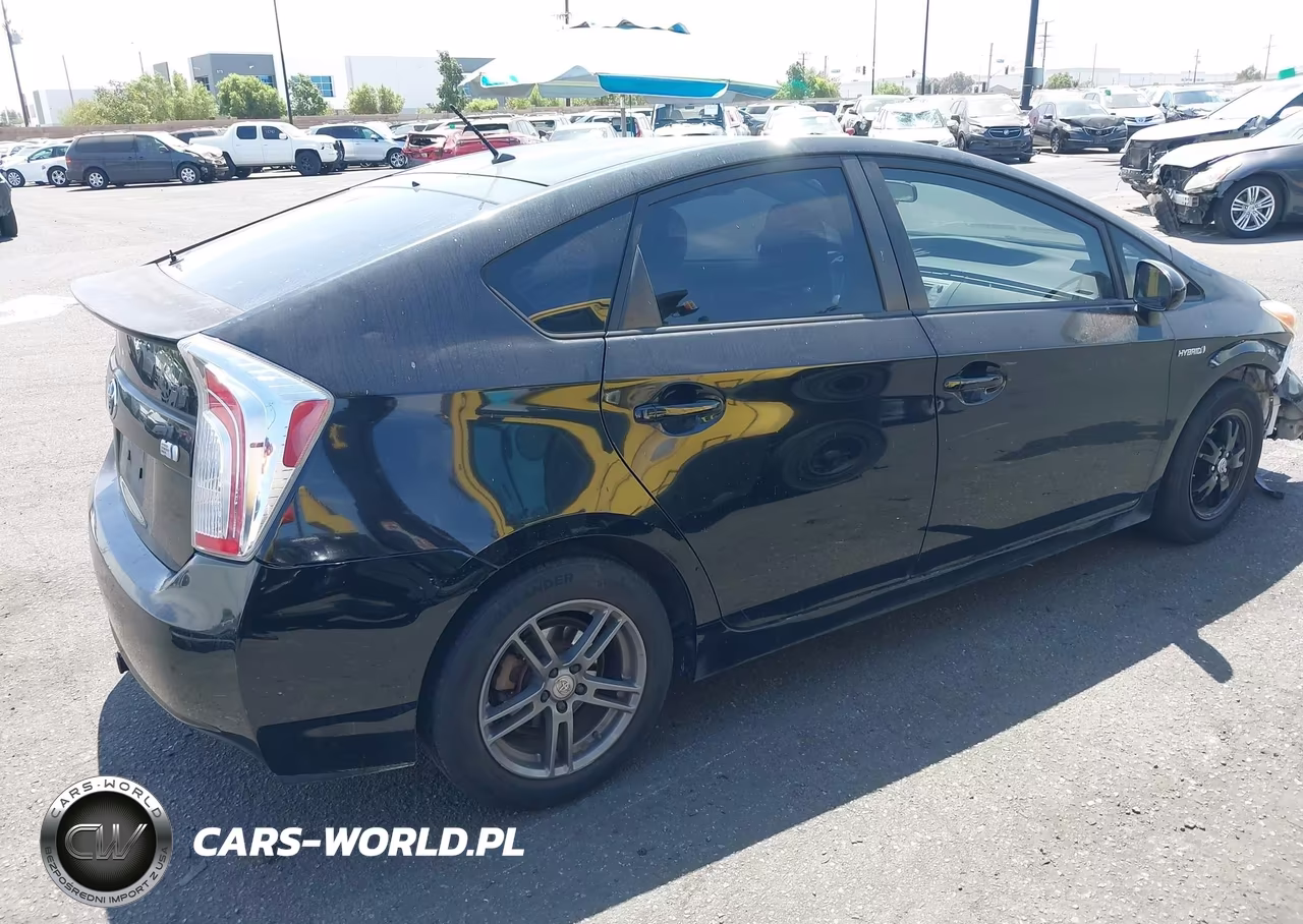 2014 Toyota Prius Two VIN:JTDKN3DUXE1741153 - 13