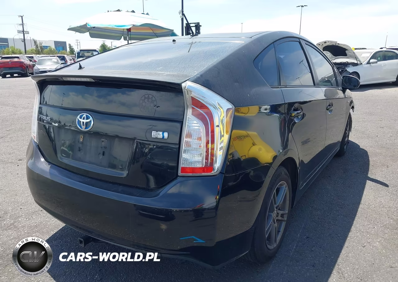 2014 Toyota Prius Two VIN:JTDKN3DUXE1741153 - 4