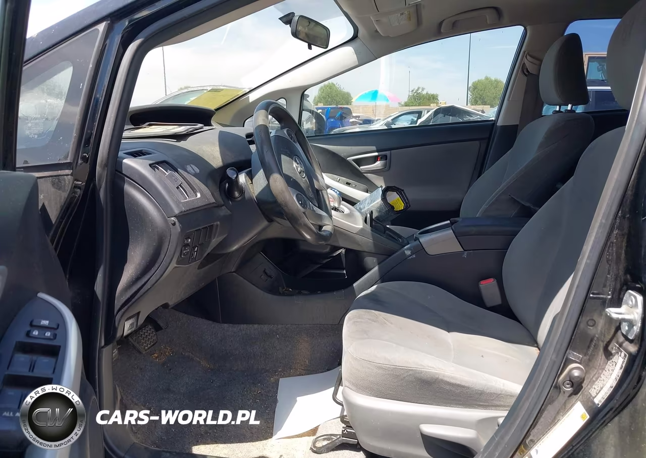 2014 Toyota Prius Two VIN:JTDKN3DUXE1741153 - 5