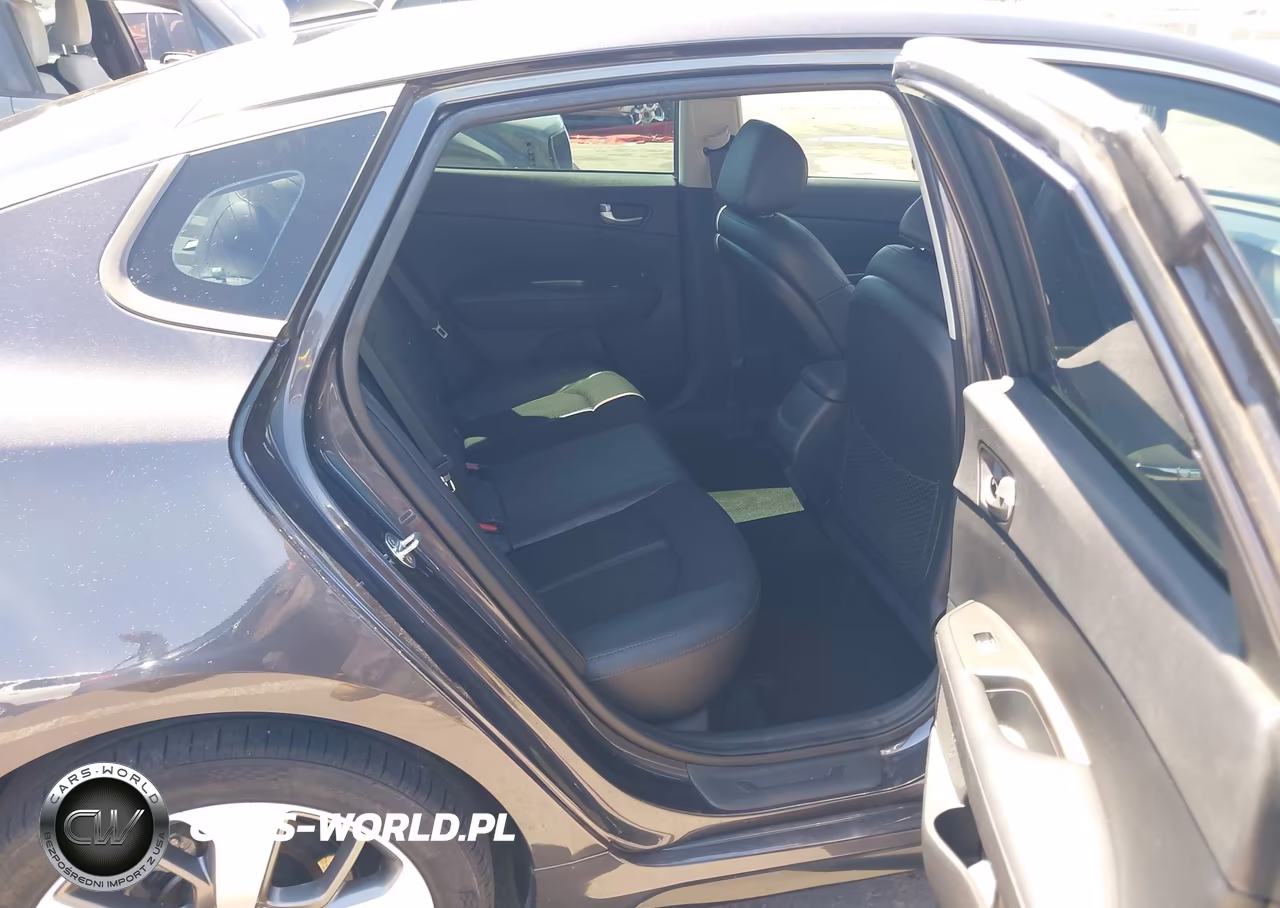 2019 Kia Optima S VIN:5XXGT4L32KG327780 - 8