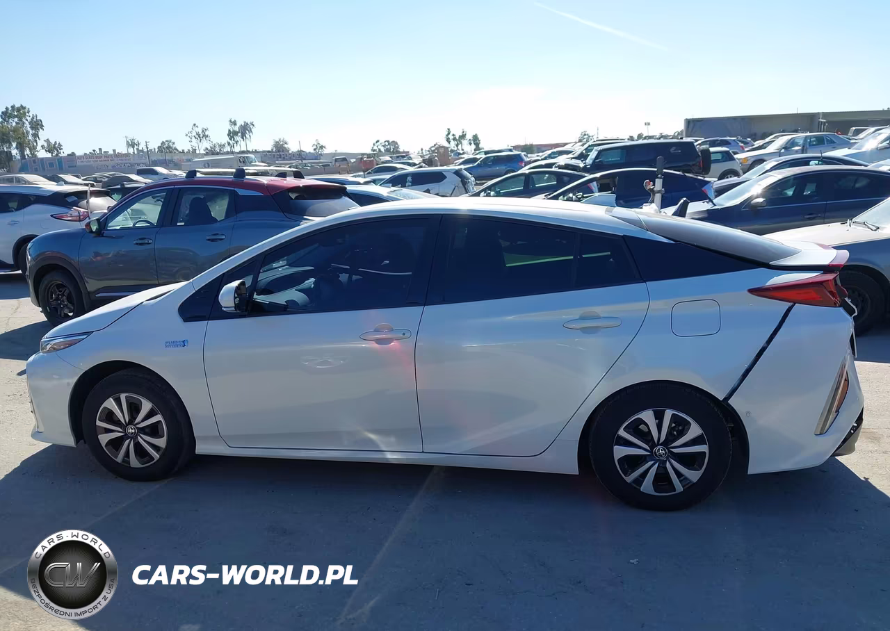 2019 Toyota Prius Prime Advanced VIN:JTDKARFP2K3116719 - 14