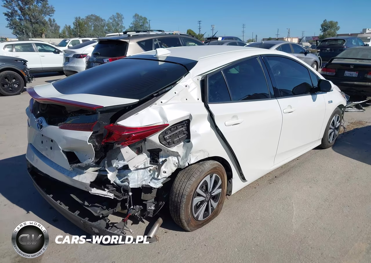 2019 Toyota Prius Prime Advanced VIN:JTDKARFP2K3116719 - 4