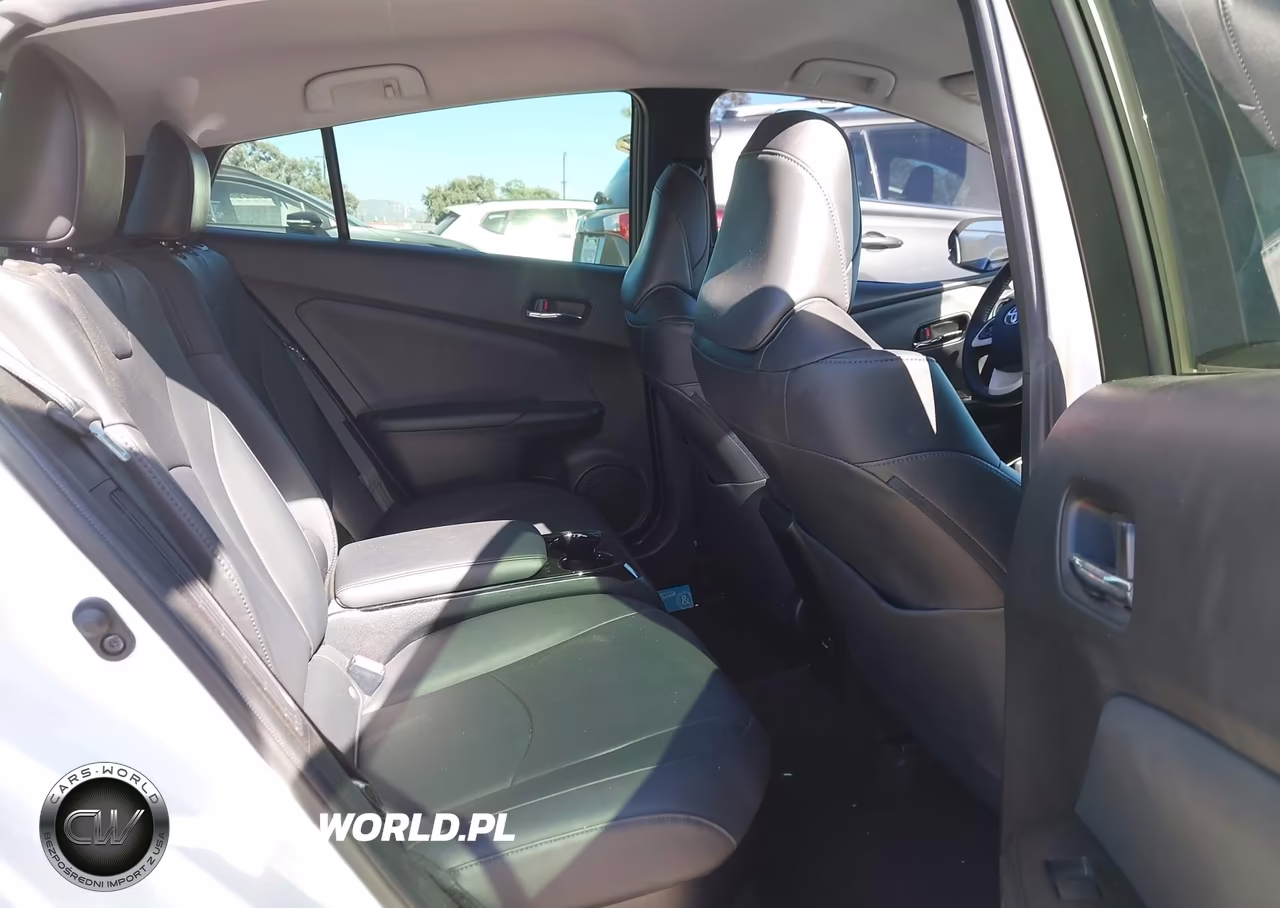 2019 Toyota Prius Prime Advanced VIN:JTDKARFP2K3116719 - 8