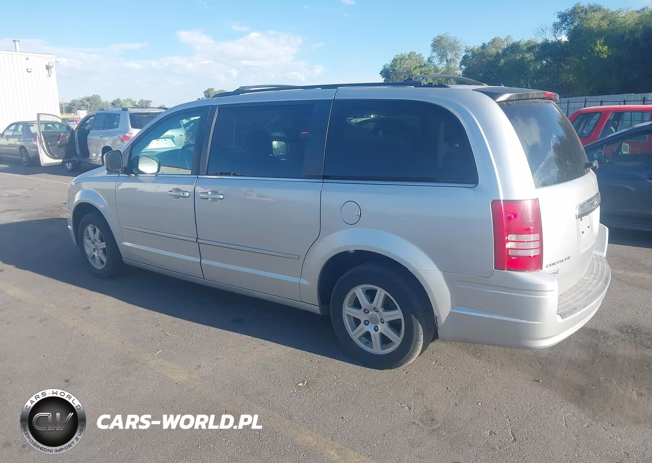 2010 Chrysler Town & Country Touring VIN:2A4RR5D11AR212811 - 3