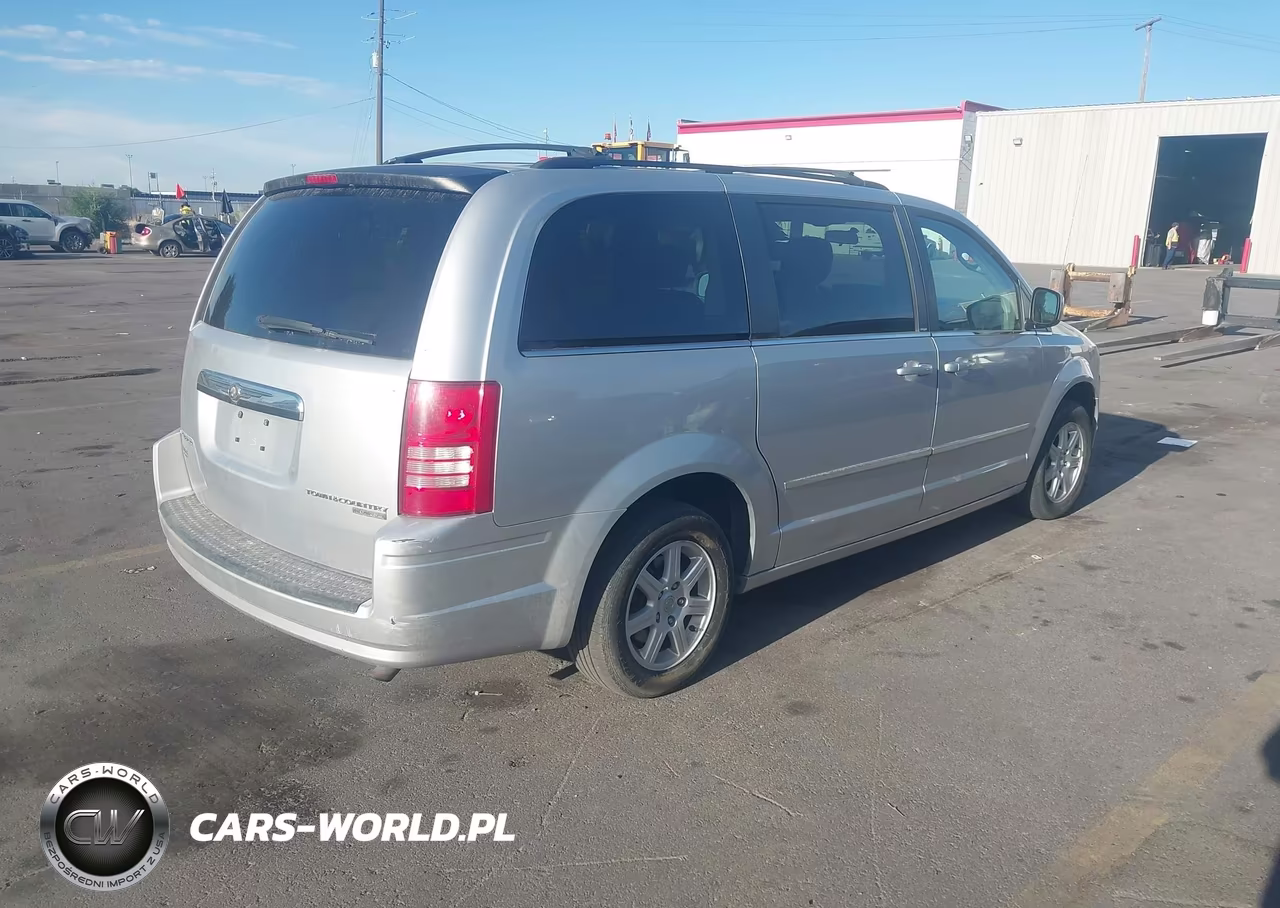 2010 Chrysler Town & Country Touring VIN:2A4RR5D11AR212811 - 4