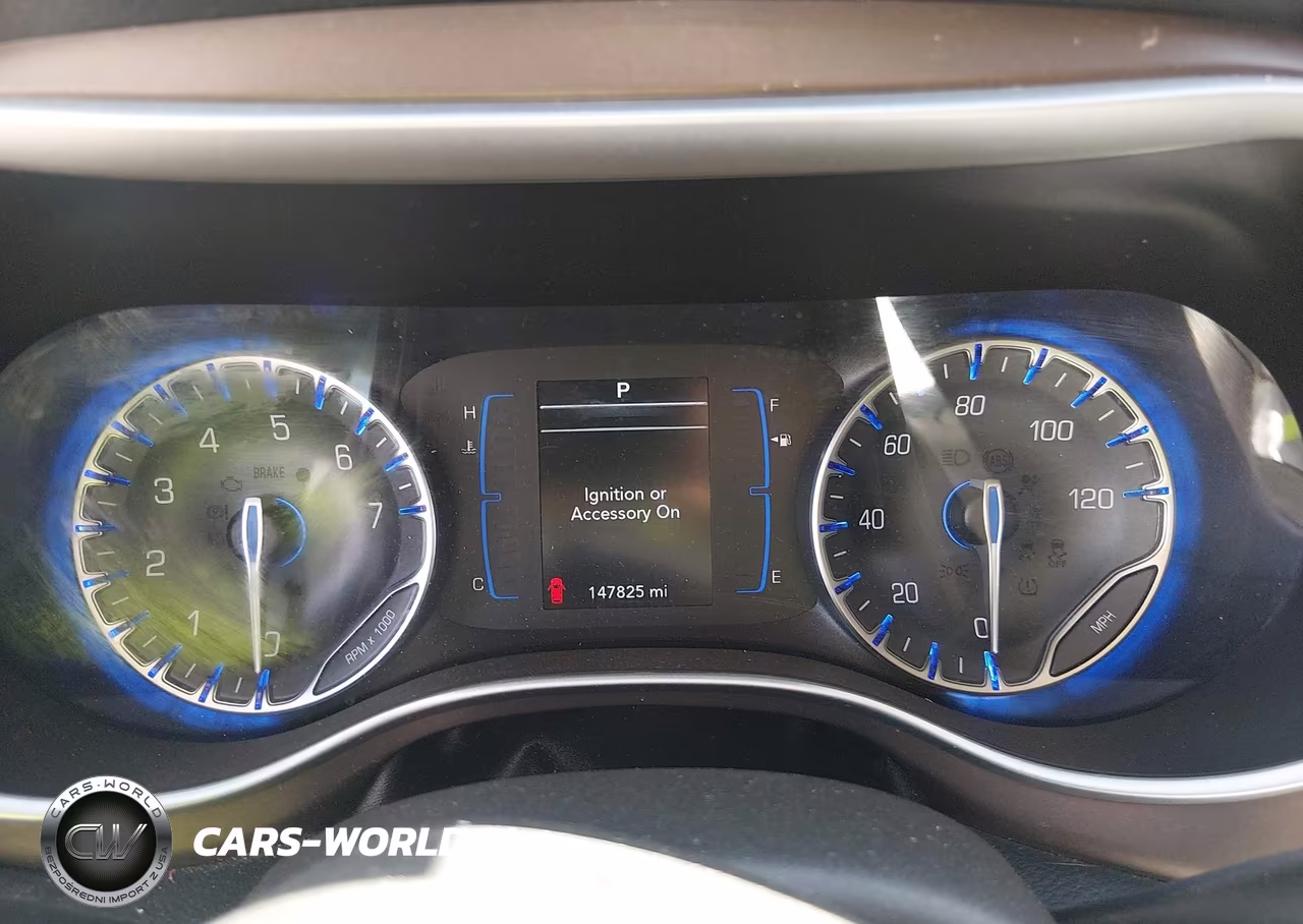 2018 Chrysler Pacifica Touring Plus VIN:2C4RC1FG8JR293033 - 7