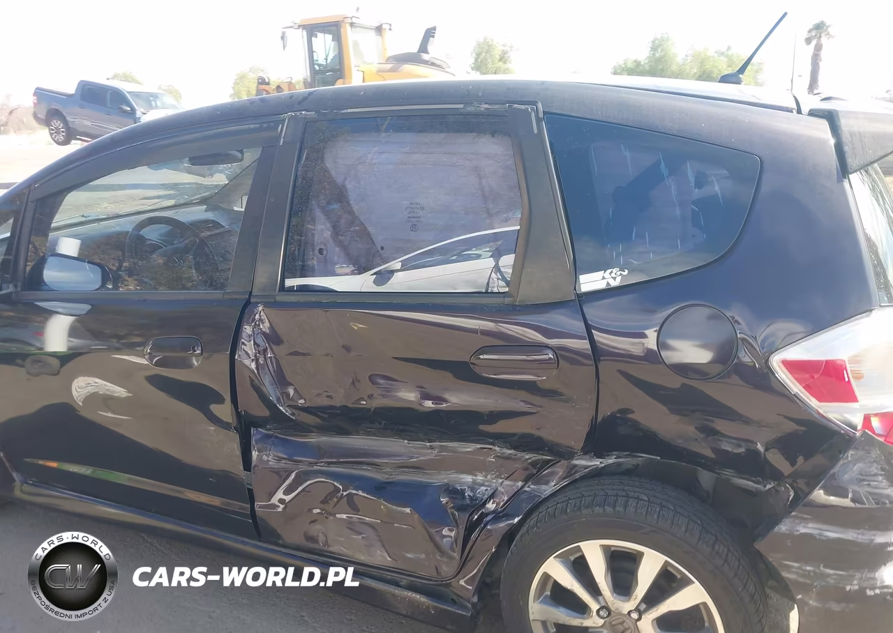2013 Honda Fit Sport VIN:JHMGE8H52DC022566 - 12