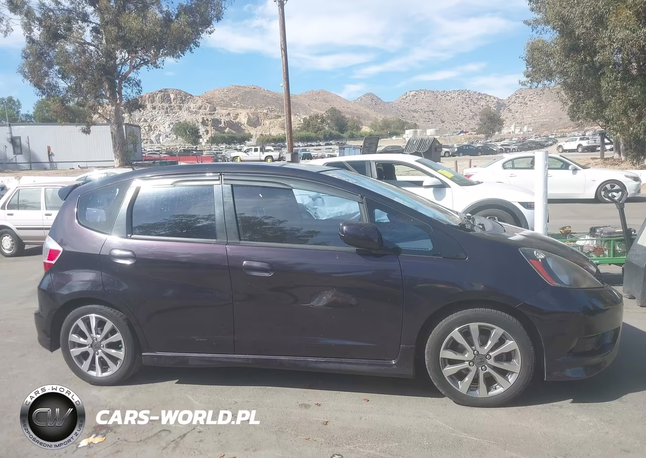 2013 Honda Fit Sport VIN:JHMGE8H52DC022566 - 14