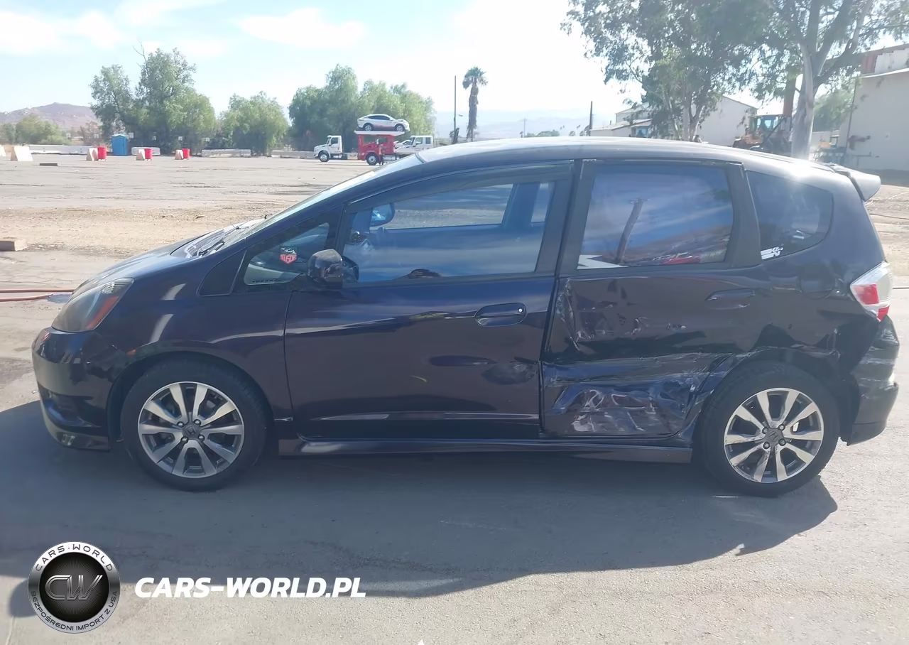 2013 Honda Fit Sport VIN:JHMGE8H52DC022566 - 15