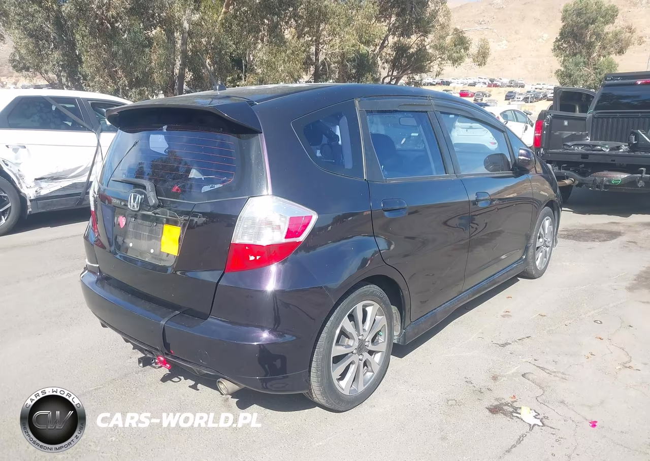 2013 Honda Fit Sport VIN:JHMGE8H52DC022566 - 4