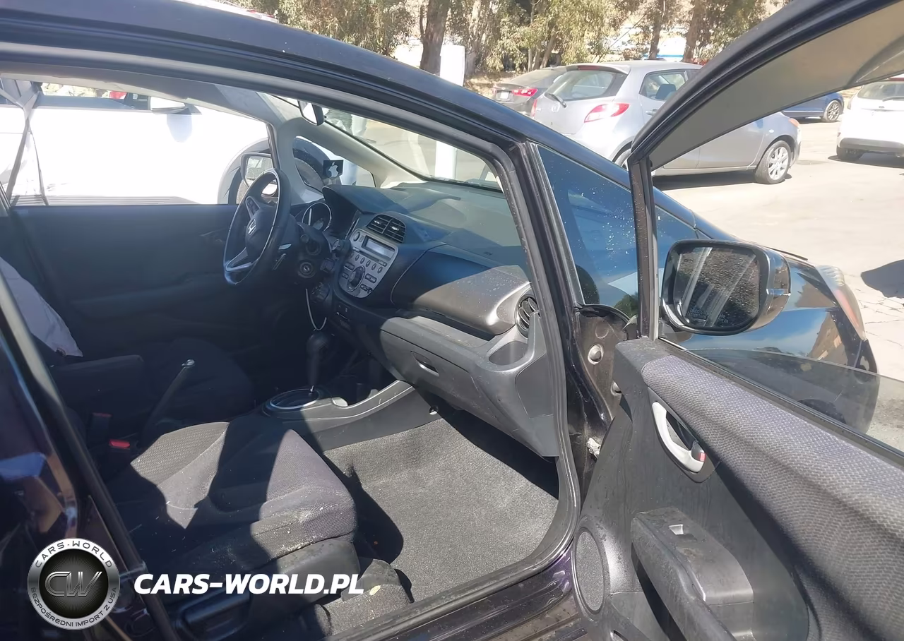2013 Honda Fit Sport VIN:JHMGE8H52DC022566 - 5