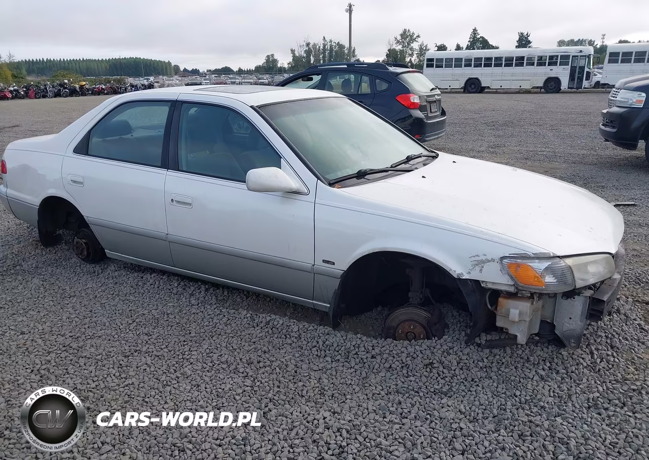 2001 Toyota Camry Le VIN:JT2BG22K810557389 - 11