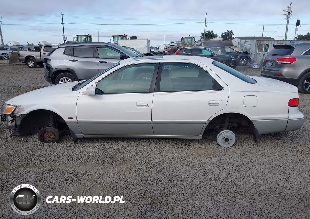 2001 Toyota Camry Le VIN:JT2BG22K810557389 - 12