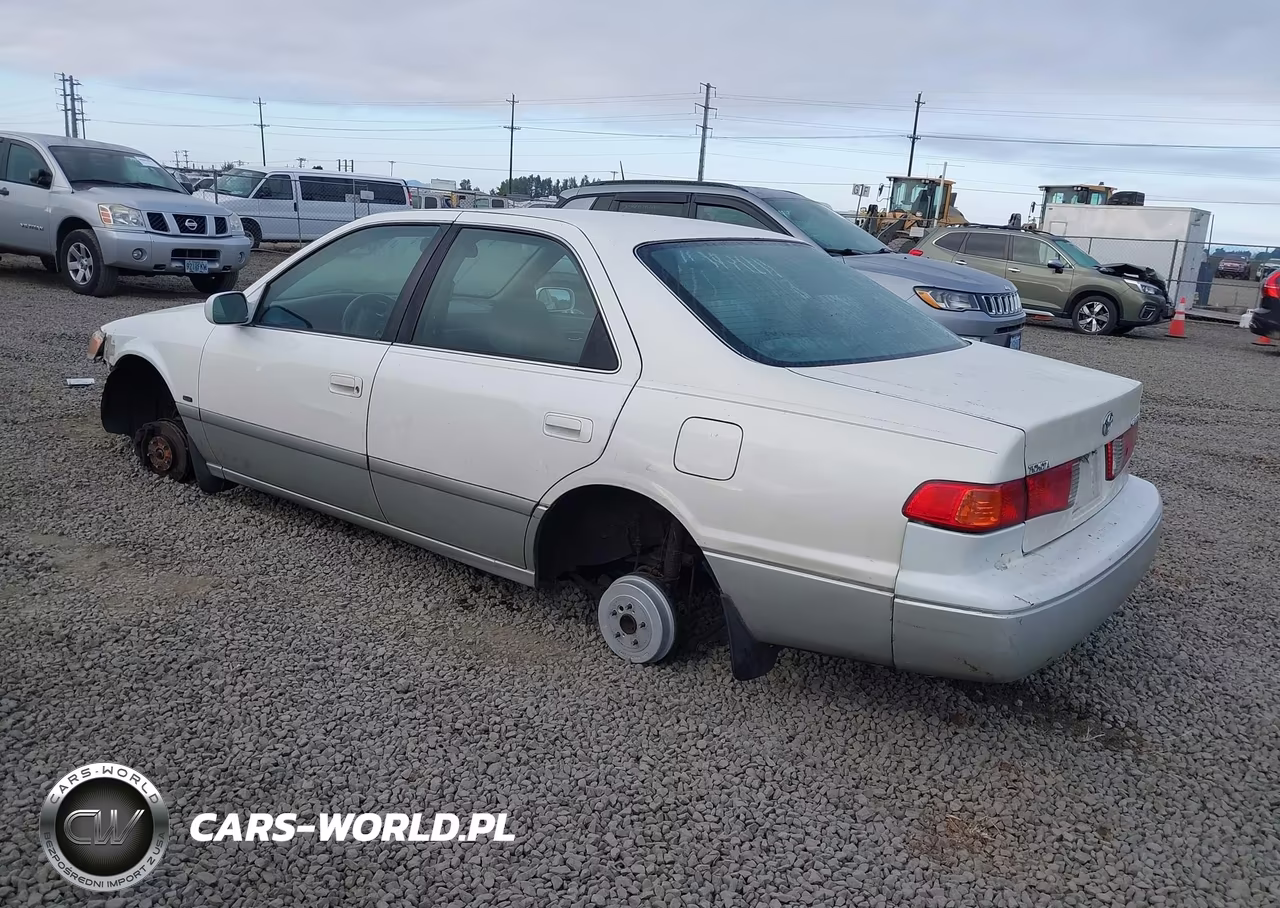 2001 Toyota Camry Le VIN:JT2BG22K810557389 - 3